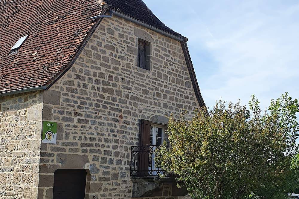 La Maison du Garde: Maison quercynoise typique au pied du château. in Padirac, Parc Naturel Régional des Causses du Quercy