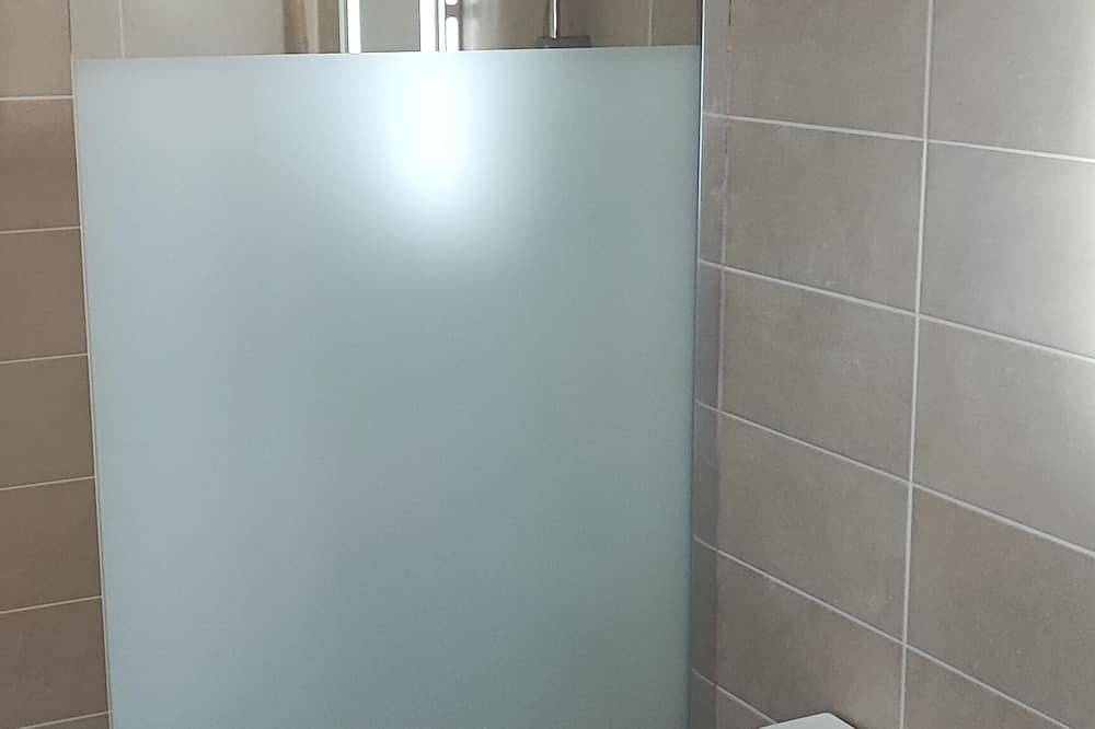 Appartement entier, Maisonette with 2 terraces 10 minutes from the station in Buxerolles, Vienne (France)