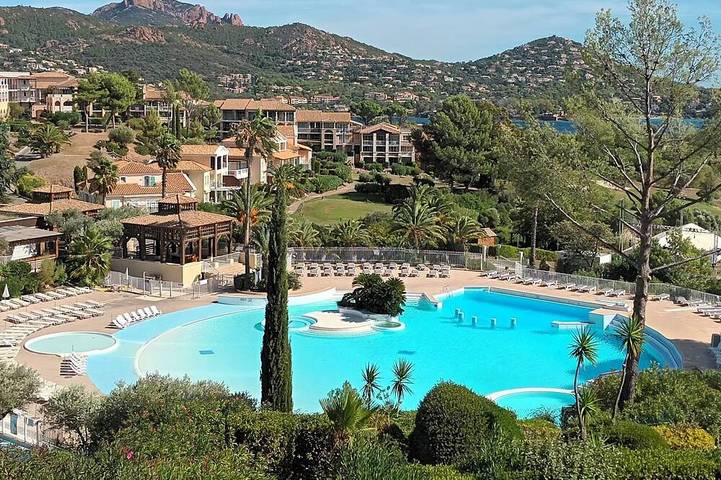 Hôtel pour 5 personnes, avec piscine et sauna dans Golf De Cap Esterel