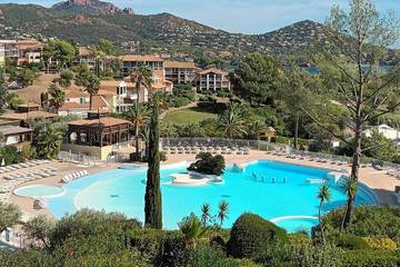 Hôtel pour 5 personnes, avec sauna et piscine dans Golf De Cap Esterel