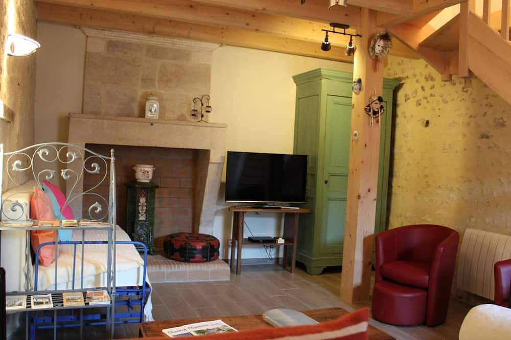 Geräumiges Gîte mit privatem Garten, Ping-Pong, Fahrrädern und Kamin - Ideal für Familien! in Chalais (Charente), Charente