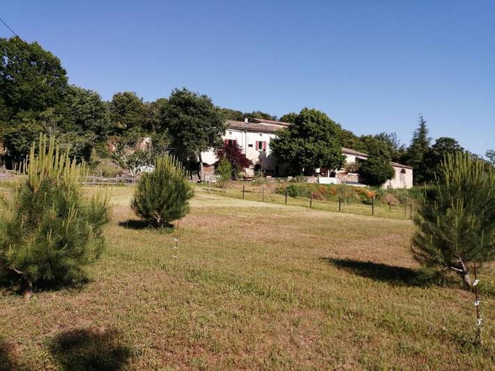 Location de vacances pour 6 personnes, avec jardin et vue à Lagorce
