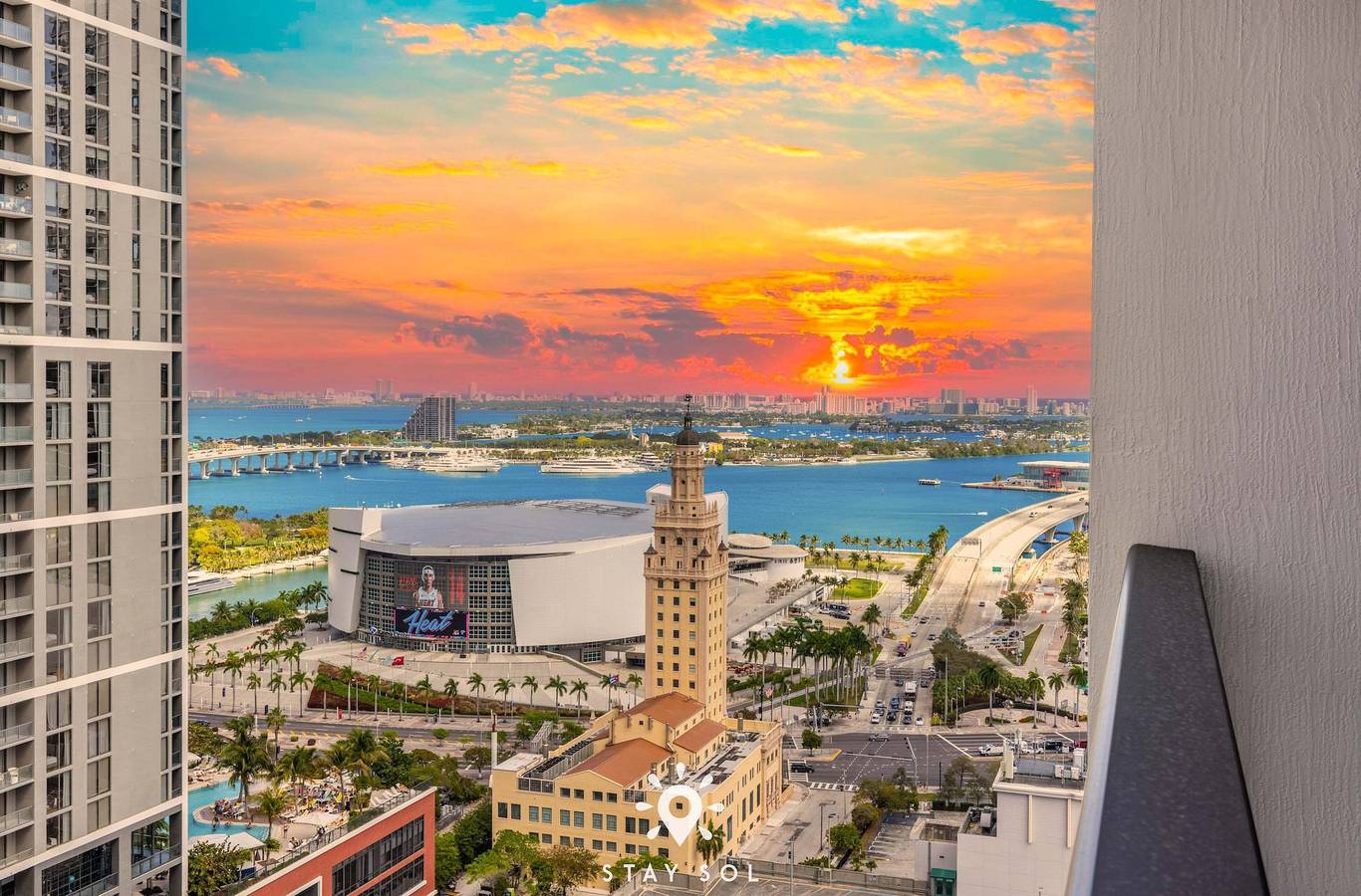 Apartamento inteiro, Floor-to-Ceiling Light Chic Miami Studio in Miami, Flórida