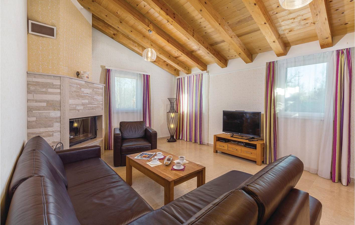 Geräumige 2-Zimmer-Ferienwohnung mit Pool, WLAN, Klimaanlage und Parkplatz in Režanci, Svetvinčenat