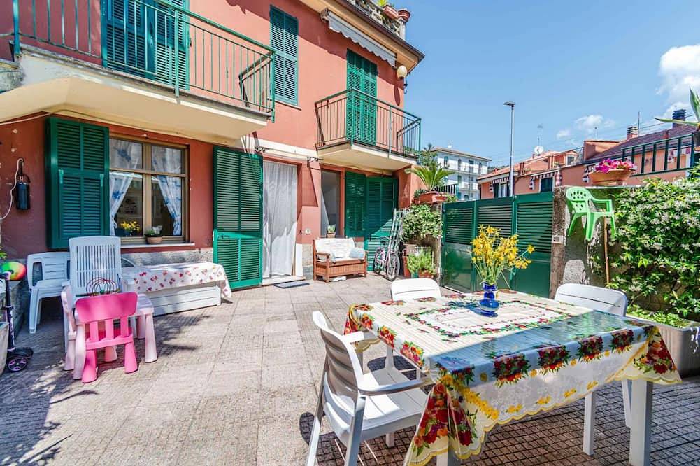 Appartamento intero, GuestHost - Bandiera Blu Guesthouse in Bagni Jolanda, Moneglia