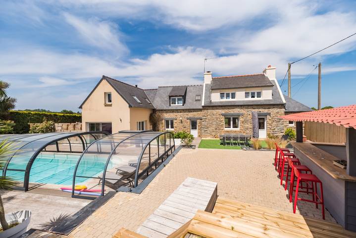 Ferienhaus für 8 Personen, mit Terrasse und Garten sowie Pool in Plouguiel