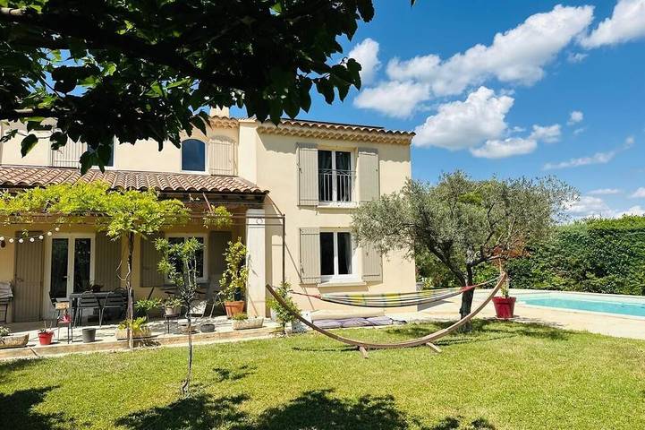 Vakantiehuis voor 6 personen, with terras and tuin as well as whirlpool in Saint-Rémy-de-Provence
