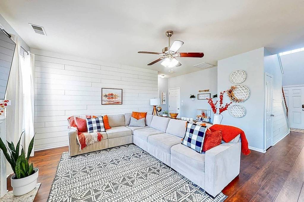 Large Beautifully decorated Cozy Family Home - Pet Friendly - Near Charlotte in Union County (NC)