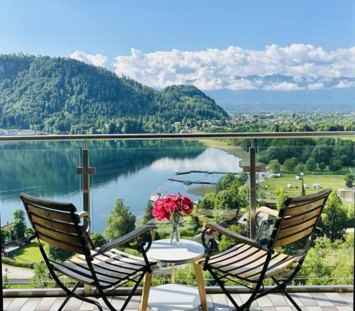 BnB für 2 Personen, mit Terrasse und Garten sowie Ausblick und Seeblick am Ossiacher See
