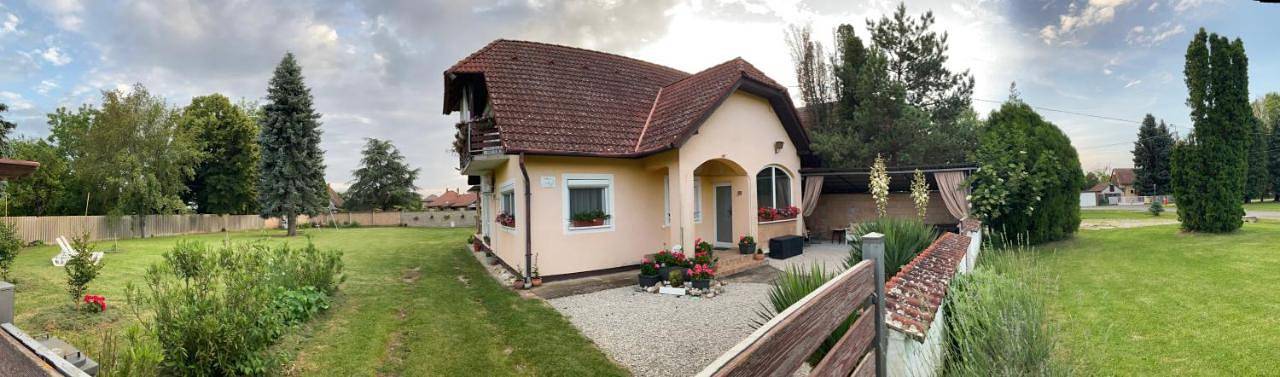 Agriturismo voor 5 personen, with Terras and Tuin as well as Zwembad and Uitzicht in Hongarije