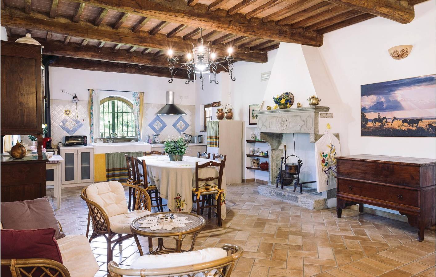140m² Apartment with Parking, Kitchen & Internet - Near Restaurant & River in Castel del Piano, Grosseto Province