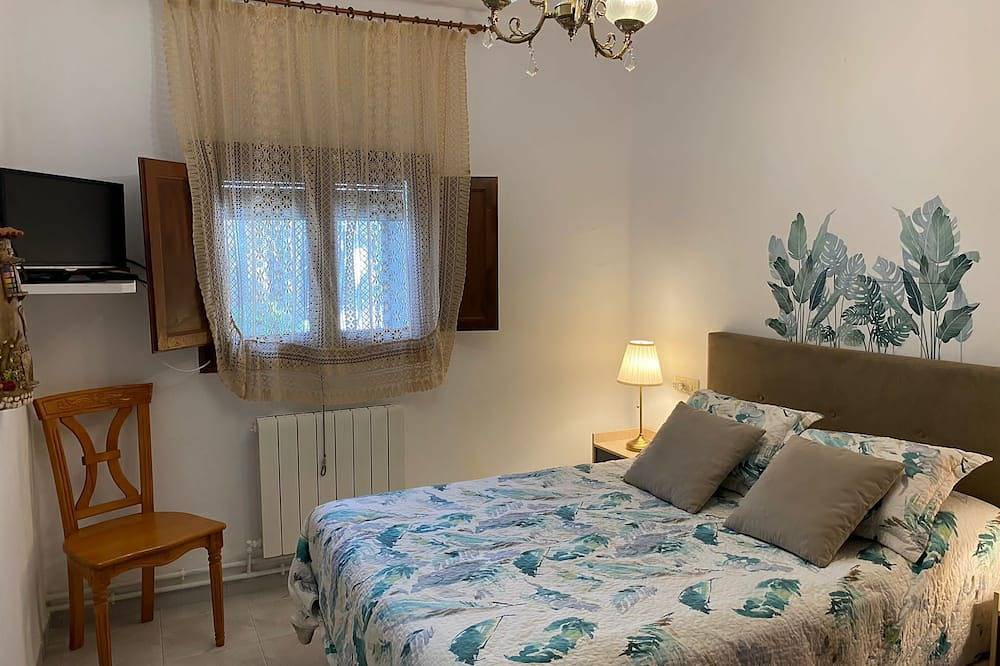 House Next To The Natural Park Of Las Bardenas. 4 km from the desert, door D. in Sádaba, Saragossa Province