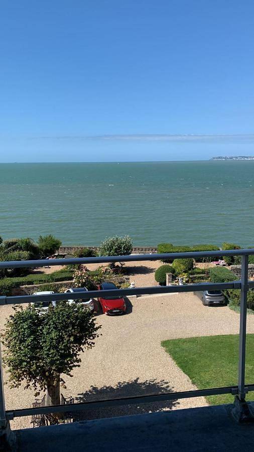Appartement entier, Exceptionnel 3Pièces, Balcon, Terrasse Face Mer in Villerville, Région de Lisieux