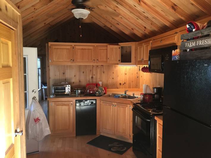 Vacation rental for 6 people, with yard and pool, with pets in Lake James