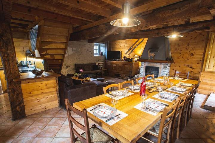 Gîte pour 20 personnes, avec jacuzzi et jardin à Saint-Pastous