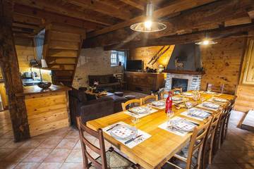 Gîte pour 20 personnes, avec jardin à Saint-Pastous