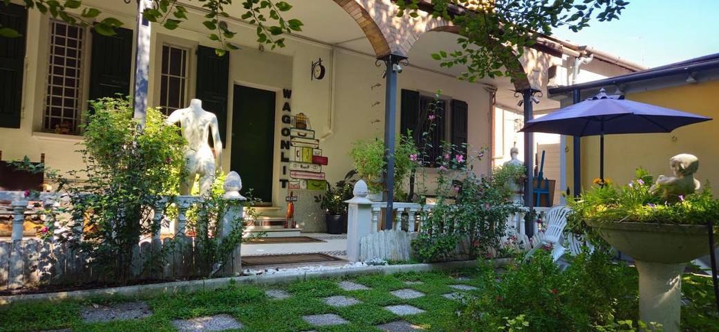 BnB für 2 Personen, mit Terrasse und Garten sowie Ausblick in Bologna