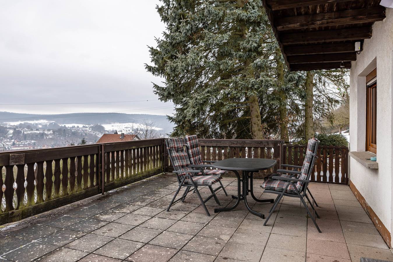 Holiday Home 'Kaiser' with Mountain View, Private Terrace and Wi-Fi in Wasungen, Werra Valley