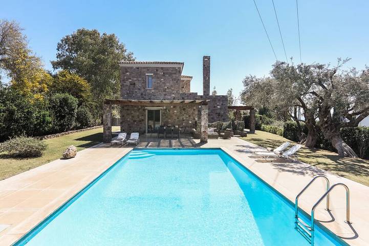 Villa for 10 people, with balcony and garden in Aegina