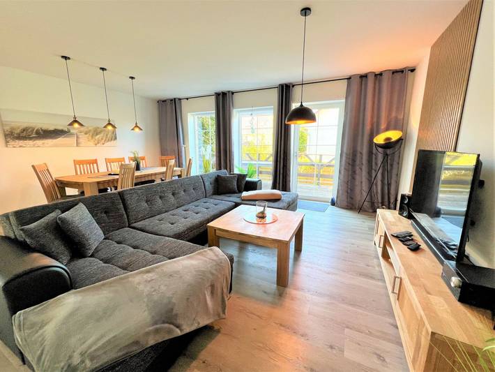 Ferienwohnung für 7 Personen, mit Balkon und Terrasse sowie Garten und Sauna in Binz