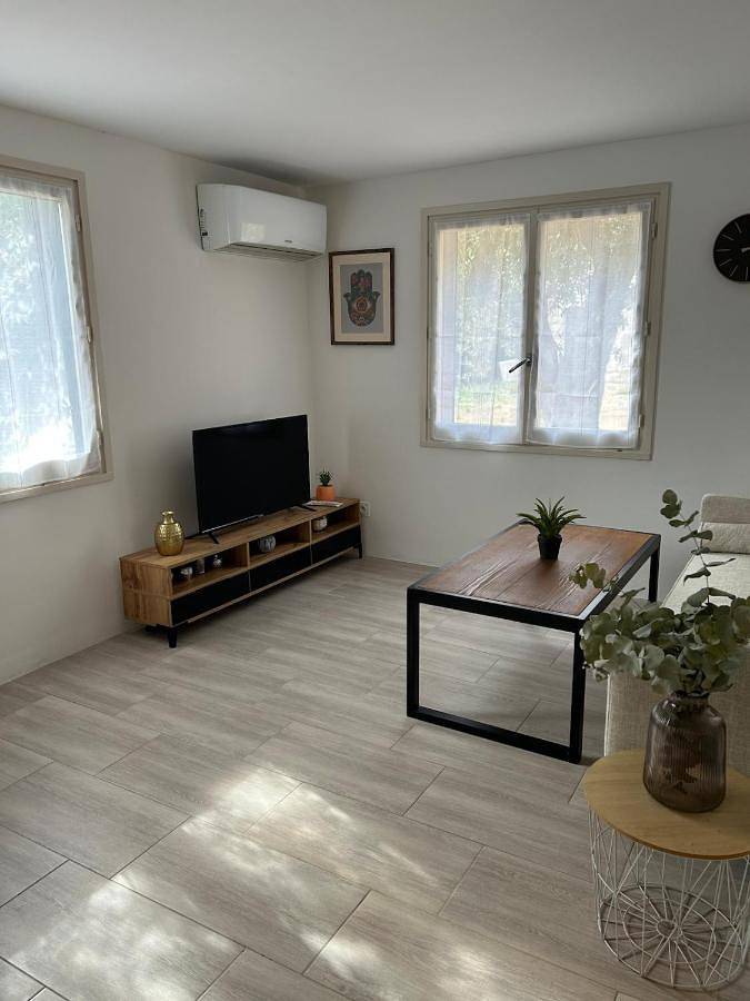 Appartement entier, One-Bedroom Apartment in Seillans, Région de Draguignan