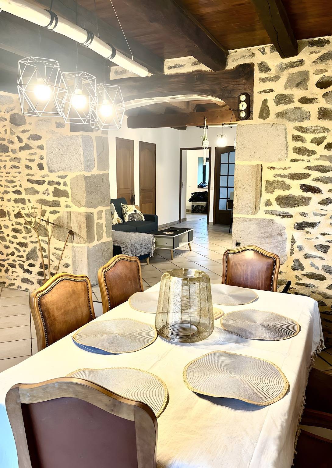 Gîte la Servolle – Comfortabel vakantiehuis nabij winkels, karting en natuur in Bourg-Lastic, Clermont-Ferrand en omgeving