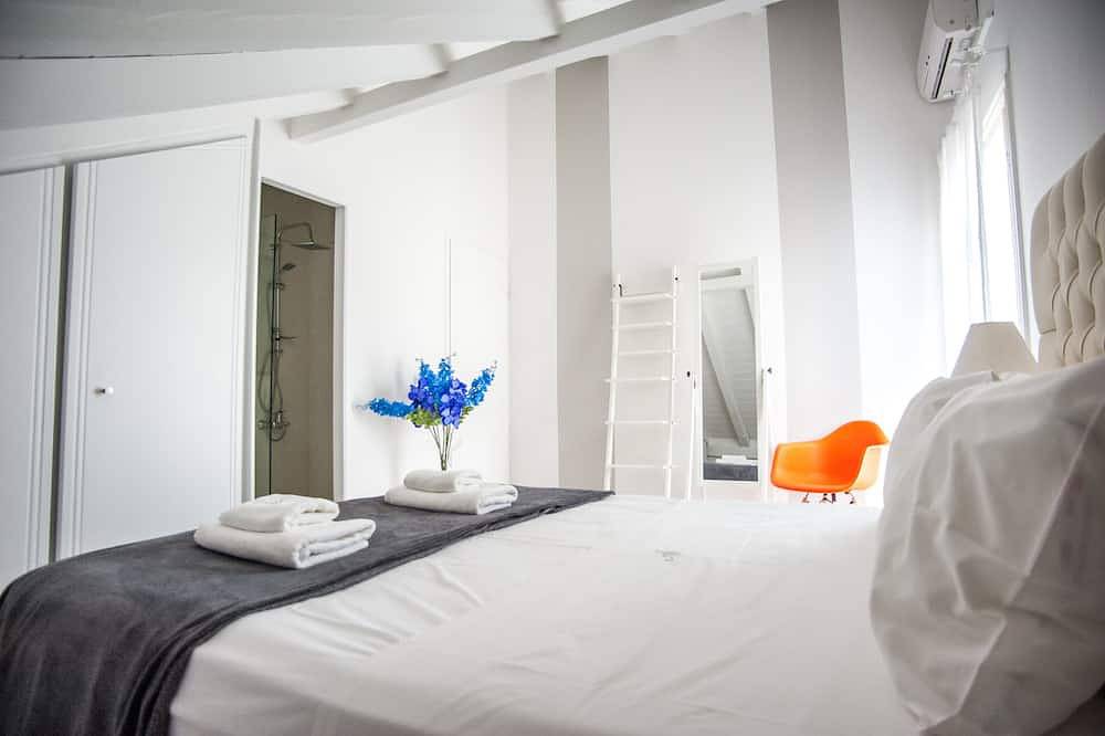 Ganze Wohnung, Gemütliche 3-Zimmer-Wohnung im Zentrum von Fiskardo, nahe dem Strand. in Fiskardo, Kefalonia