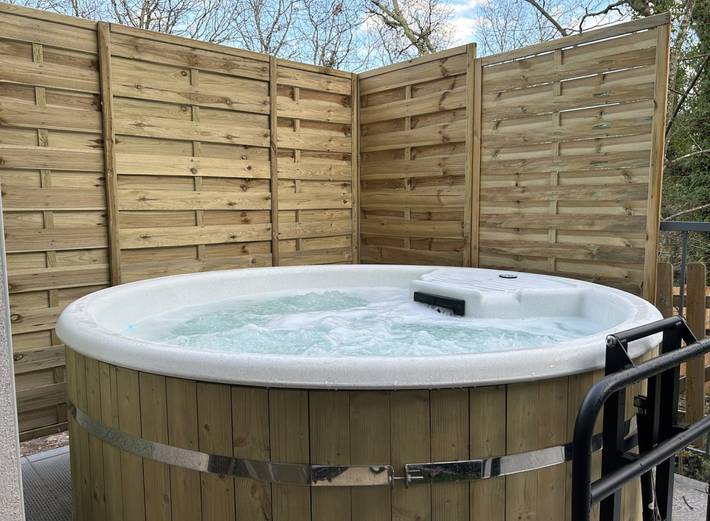 Gîte pour 6 personnes, avec jacuzzi et piscine ainsi que jardin et terrasse, animaux acceptés à Labeaume - 2