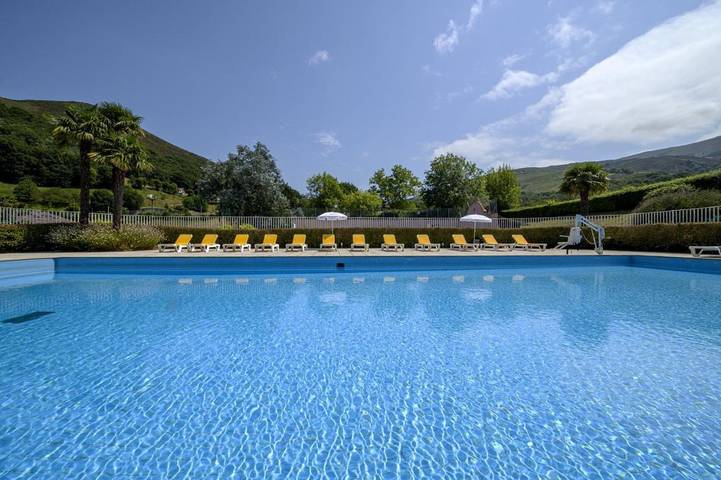 Club vacances pour 2 personnes, avec Balcon et Terrasse ainsi que Jardin et Piscine au Pays basque