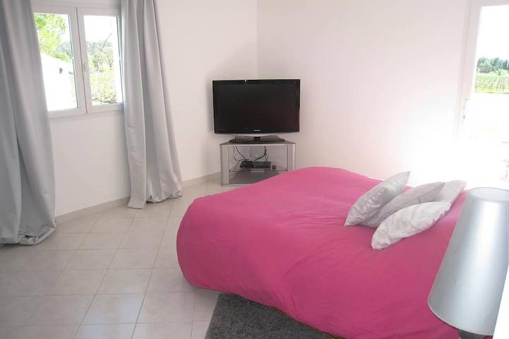 Location de vacances pour 6 personnes, avec jardin et terrasse, animaux acceptés à Cuers - 3