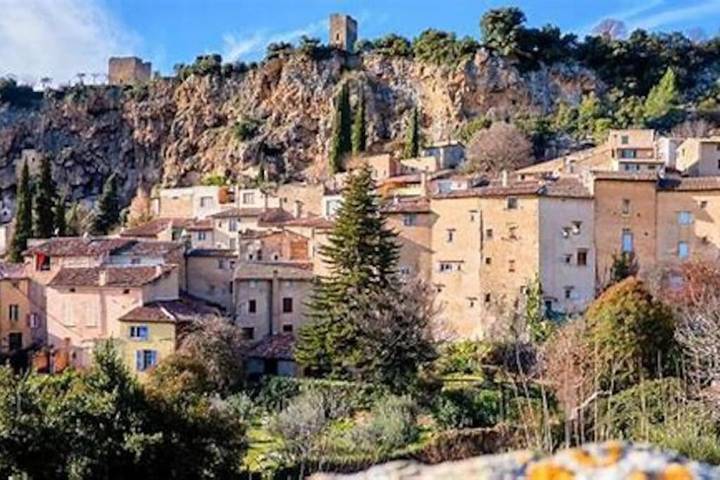 Location de vacances pour 7 personnes, avec vue et terrasse ainsi que jardin et piscine à Tavernes - 4