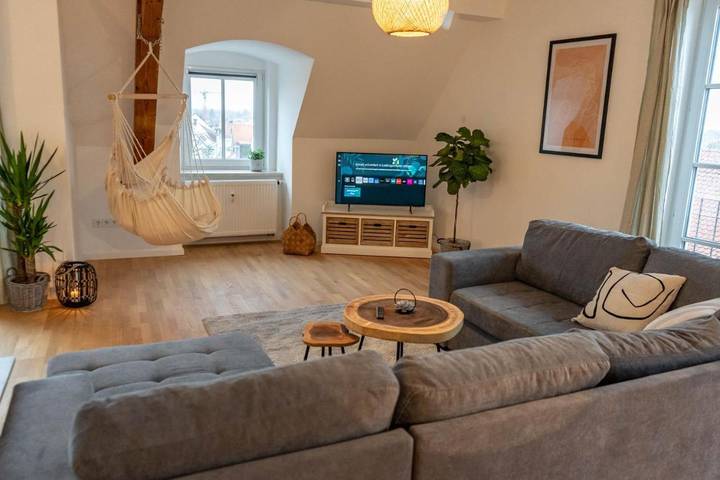 Ferienwohnung für 8 Personen, mit Balkon und Terrasse sowie Ausblick in Landkreis Aichach-Friedberg