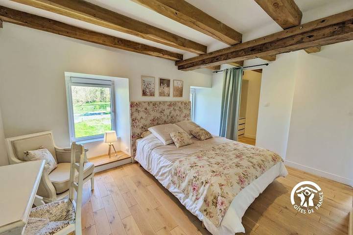Gîte pour 10 personnes, avec jardin dans Entrammes