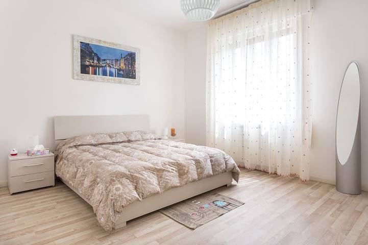 Apartamento entero, Bonito apartamento conectado a Venecia con el tranvía directo cada 10 minutos. in Mestre, Venecia