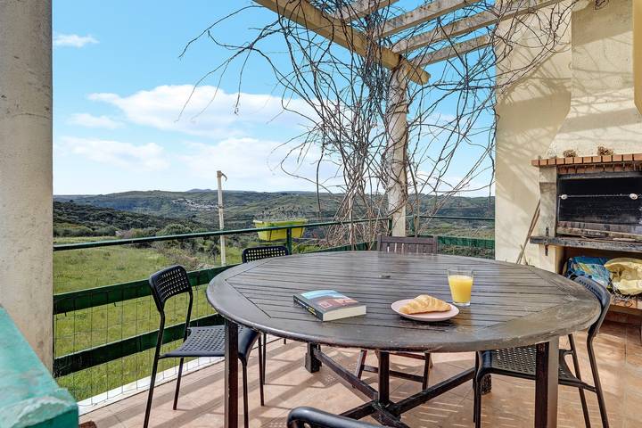 Casa Serra e Mar con piscina, jardín y Wi-Fi in Igreja Nova e Cheleiros, Costa de Lisboa