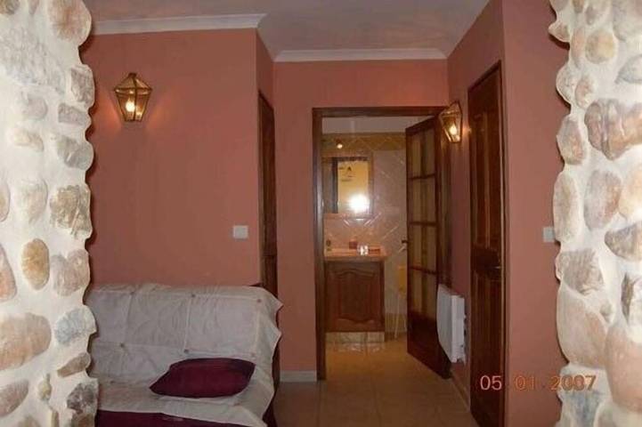 Gîte pour 3 personnes, avec piscine ainsi que jardin et terrasse à Les Mages - 3