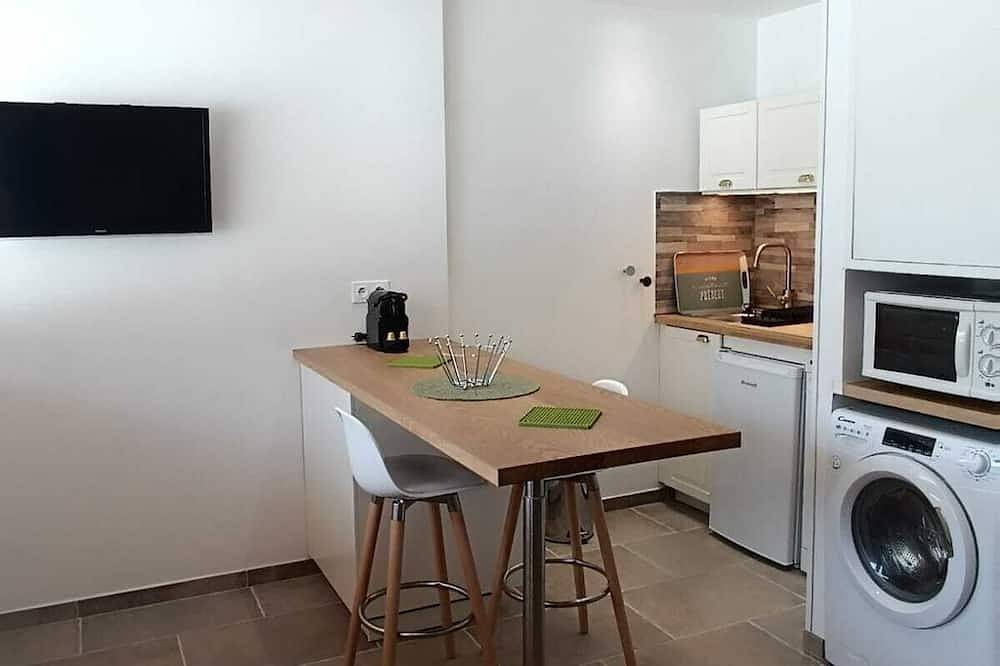 Appartement entier, Studio centre ville à 2 min à pieds des plages in Propriano, Arrondissement de Sartène