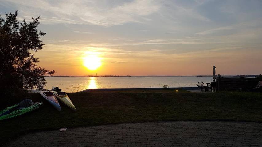 Renovierte Ferienwohnung mit direktem Wasserzugang und beeindruckendem 180°-Meerblick in Knebel, Süddjursland