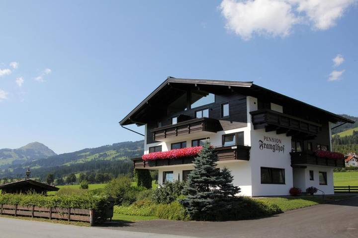 BnB für 2 Personen, mit Balkon und Terrasse sowie Garten und Ausblick in Kirchberg in Tirol