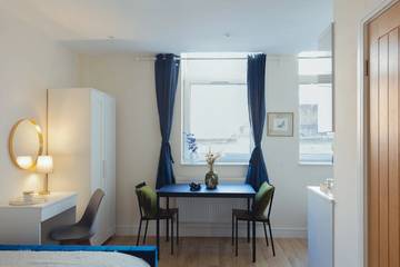 Holiday Apartment for 2 People in High Wycombe, Buckinghamshire, Photo 1