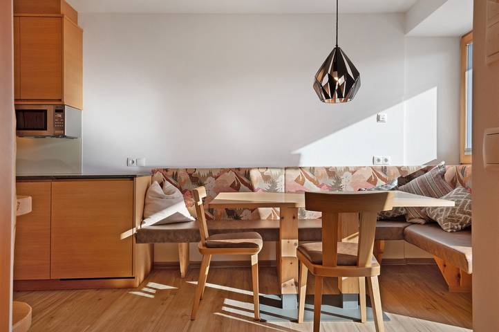 Apartamento entero, Apartamento 'Villa Solinda App Vivaldi' con vistas a la montaña, terraza privada y Wi-Fi in Daunei, Wolkenstein