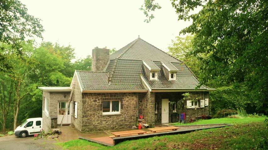 Location de vacances pour 14 personnes, avec jardin à Onhaye