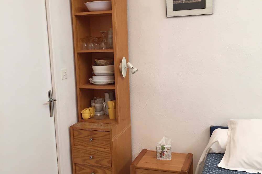 Entire apartment, 1-room studio, Cassis, comfortable, close to beaches and Calanques hikes, in Cassis, Calanques National park