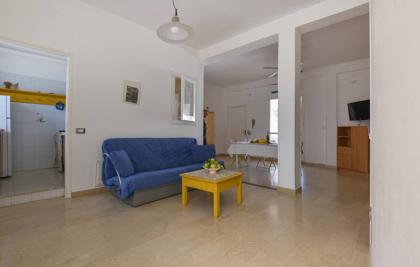 Ganze Ferienwohnung, Sonnige Terrassenwohnung 1,5 km vom Strand El Pam Pam entfernt in Trappeto, Palermo Provinz