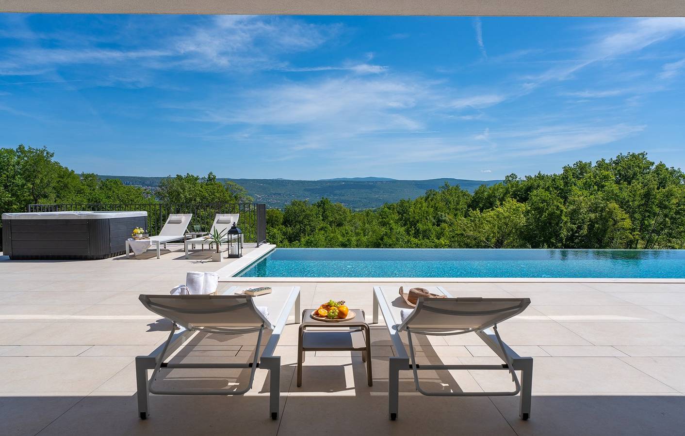 Villa Hillside Gem 49,5 m2, beheizter Pool mit Hydromassage, Whirlpool, Medienraum mit Ps4, 4 Schlafzimmer mit eigenem Bad, 8 Personen in Imotski, Makarska Riviera