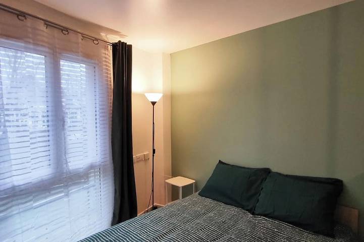 Ganze Wohnung, \"Bright Getaway in the City Center, 20 Min to Disneyland and Paris by Rer\" in Noisy-le-Grand, Seine-Saint-Denis