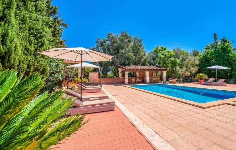 Oasis junto al mar con terraza, piscina y aire acondicionado cerca de la playa de s'Illot in San Lorenzo de Cardessar, Mallorca Este