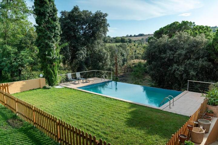 Casa de vacaciones para 16 personas, con vistas y terraza además de jardín y piscina, Se admiten mascotas en Valles Oriental - 3