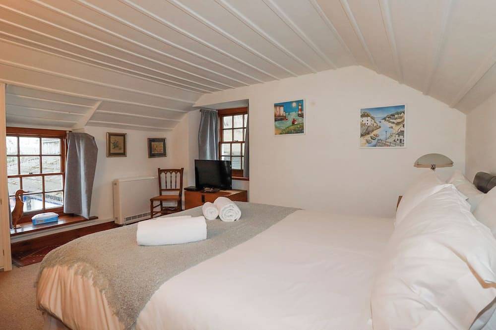 Rose Cottage, pet friendly, character holiday cottage in Falmouth in Falmouth (Cornwall), Cornwall