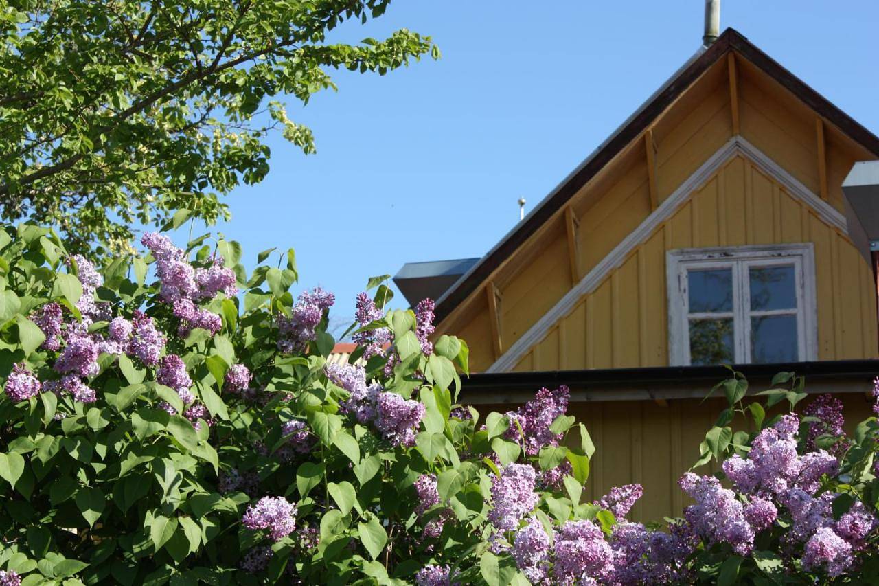 Gula Hönan Guest House in Gotland